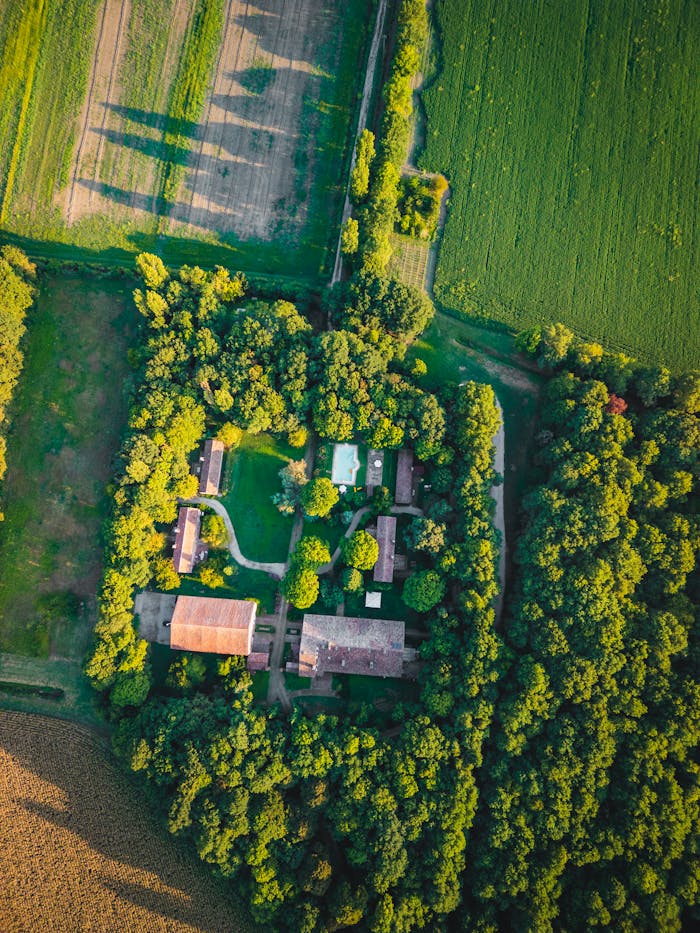 aerial-view-of-countryside-estate-in-italy-35116774